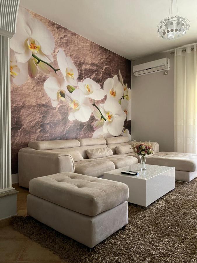 Sunkissed Centre Apartment Vlorë Exterior foto