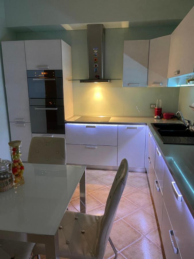 Sunkissed Centre Apartment Vlorë Exterior foto