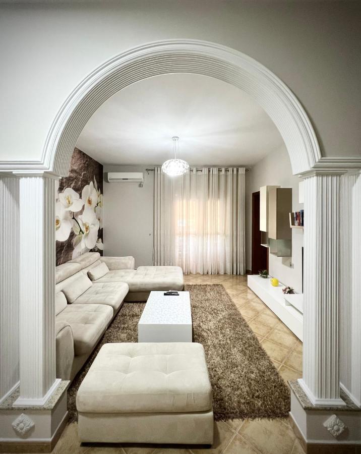 Sunkissed Centre Apartment Vlorë Exterior foto